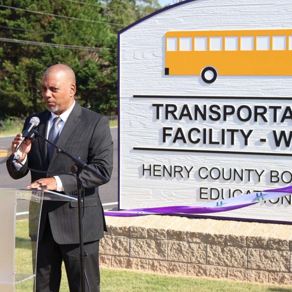 choose-henry-nail-drive-bus-facility-ribbon-cutting-8-29-25_pic-29-jpg