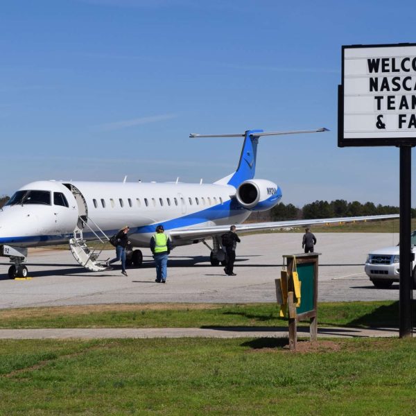 choose-henry-nascar-teams-arrival-airport